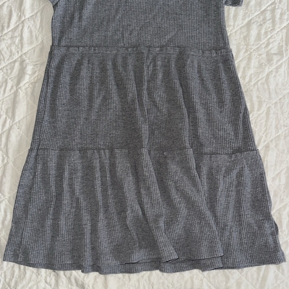 OLD NAVY Tiered Gray Short Sleeve Dress Girls Size 6-7 - Picture 2 of 5